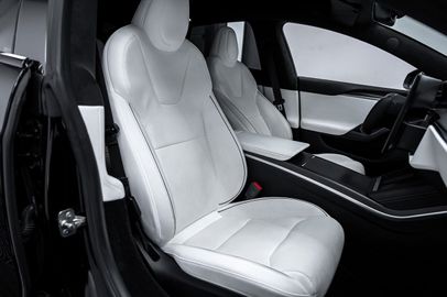 Car image 27