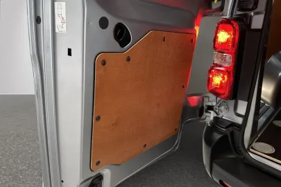 Car image 27