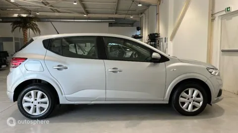 Car image 4