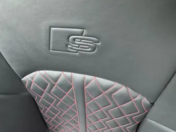 Car image 26