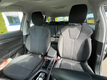 Car image 34