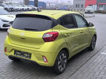 Car image 4