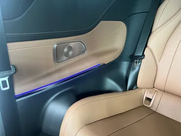 Car image 30