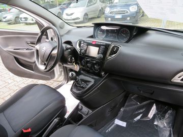 Car image 25