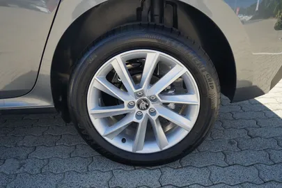 Car image 29