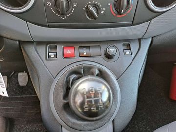 Car image 17