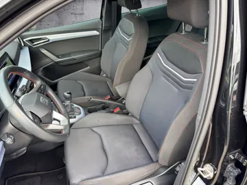 Car image 25