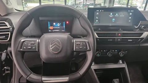Car image 29