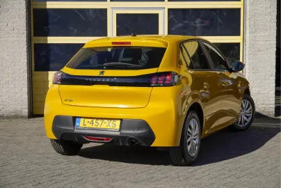 Car image 5