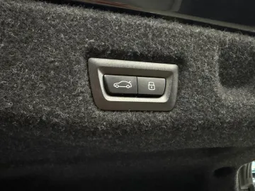Car image 47