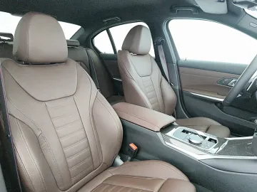 Car image 35