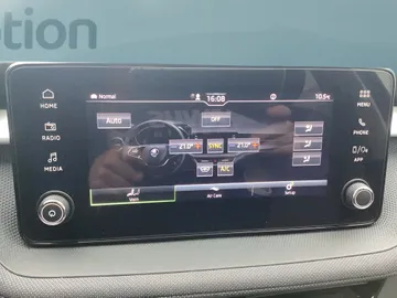 Car image 29