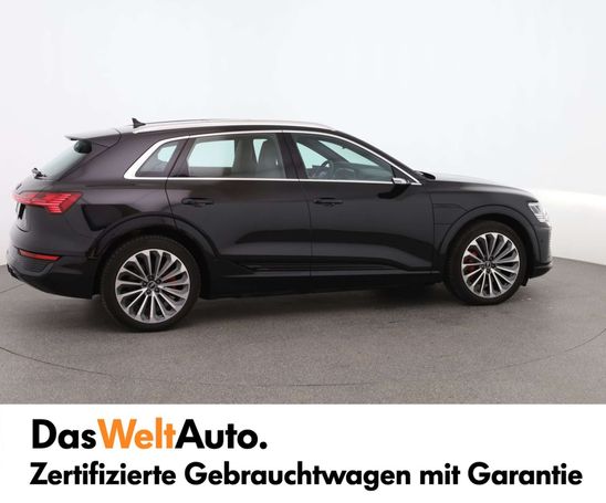 Audi Q8 55 quattro e-tron S-line 250 kW image number 6