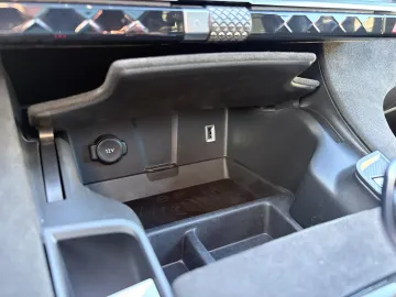 Car image 43