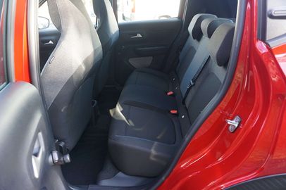 Car image 12