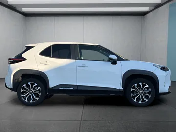 Car image 4