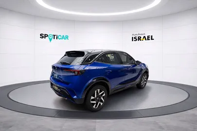 Car image 4