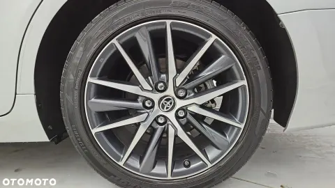 Car image 24