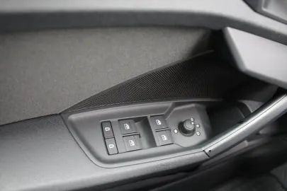 Car image 34