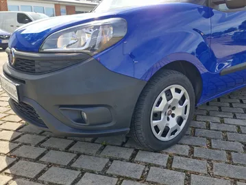 Car image 15