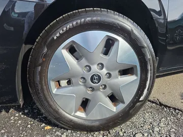 Car image 30