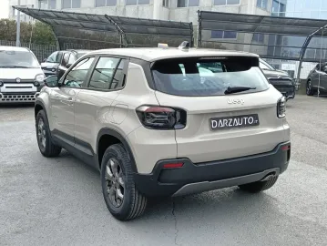 Car image 26