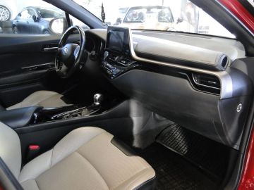 Car image 14