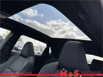 Car image 27