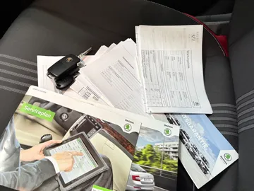 Car image 24