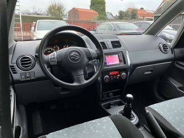 Car image 14