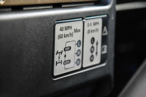 Land Rover Defender 90 90 kW image number 19