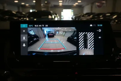 Car image 15