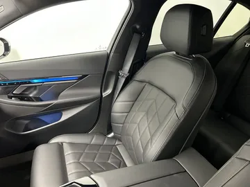 Car image 40