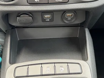 Car image 27