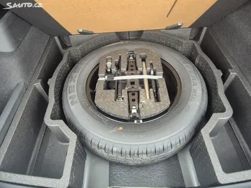 Car image 32