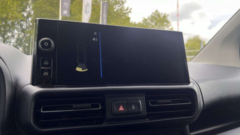 Car image 28