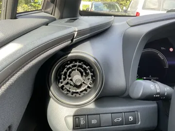 Car image 28