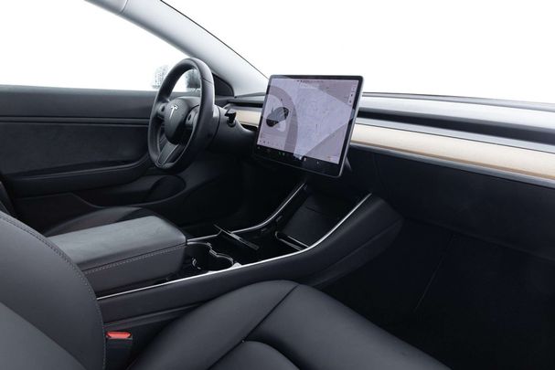 Tesla Model 3 Long Range AWD 258 kW image number 4