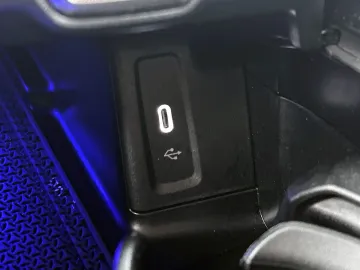 Car image 39