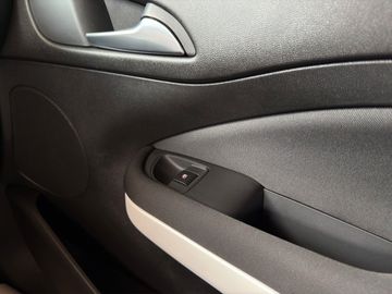 Car image 40