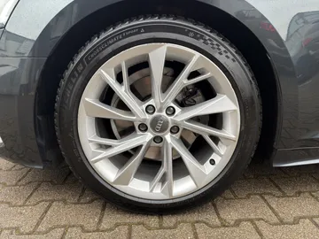 Car image 28