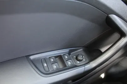 Car image 34