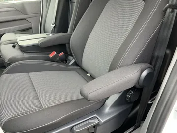 Car image 32