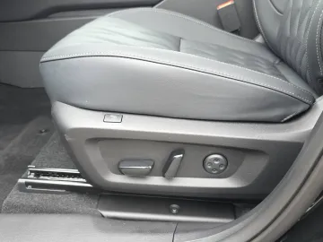 Car image 32