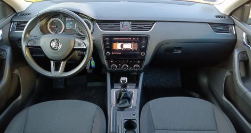 Car image 10