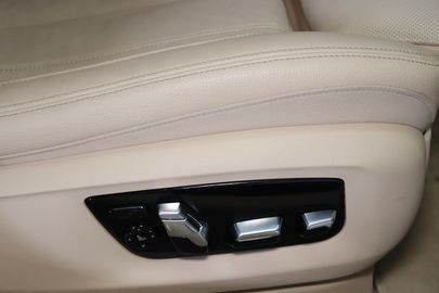 Car image 37