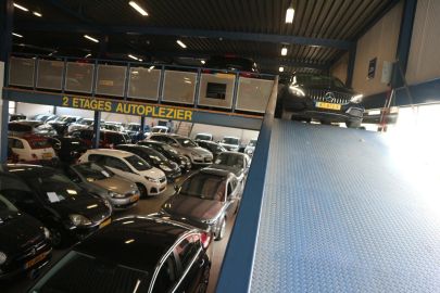 Car image 25