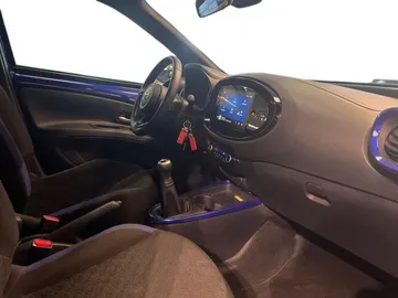Car image 15