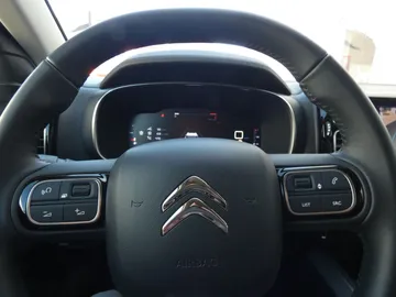 Car image 40