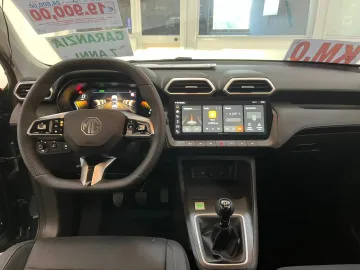 Car image 13